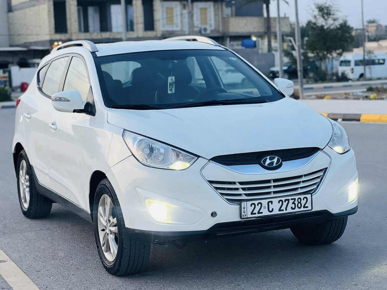 سلام عليكم توكسان للبيع موديل ٢٠١١ خليجي مكينه 2400 دوش مكينه كير صدر خير من الله سيارا قطعتين صبغ جاملغ وباب جها سائق ووجوا رقم بالصندوق شبرين صبغ فقط ايرباك ستيرن فقط سيارا حيل حلوا وصافيه رقم أربيل تحويل وكاله بسمنه سنويه جديدا سعرها ١٢٣ وبيها مجال عنواني واسط قضاء العزيزيه رقم ***********
