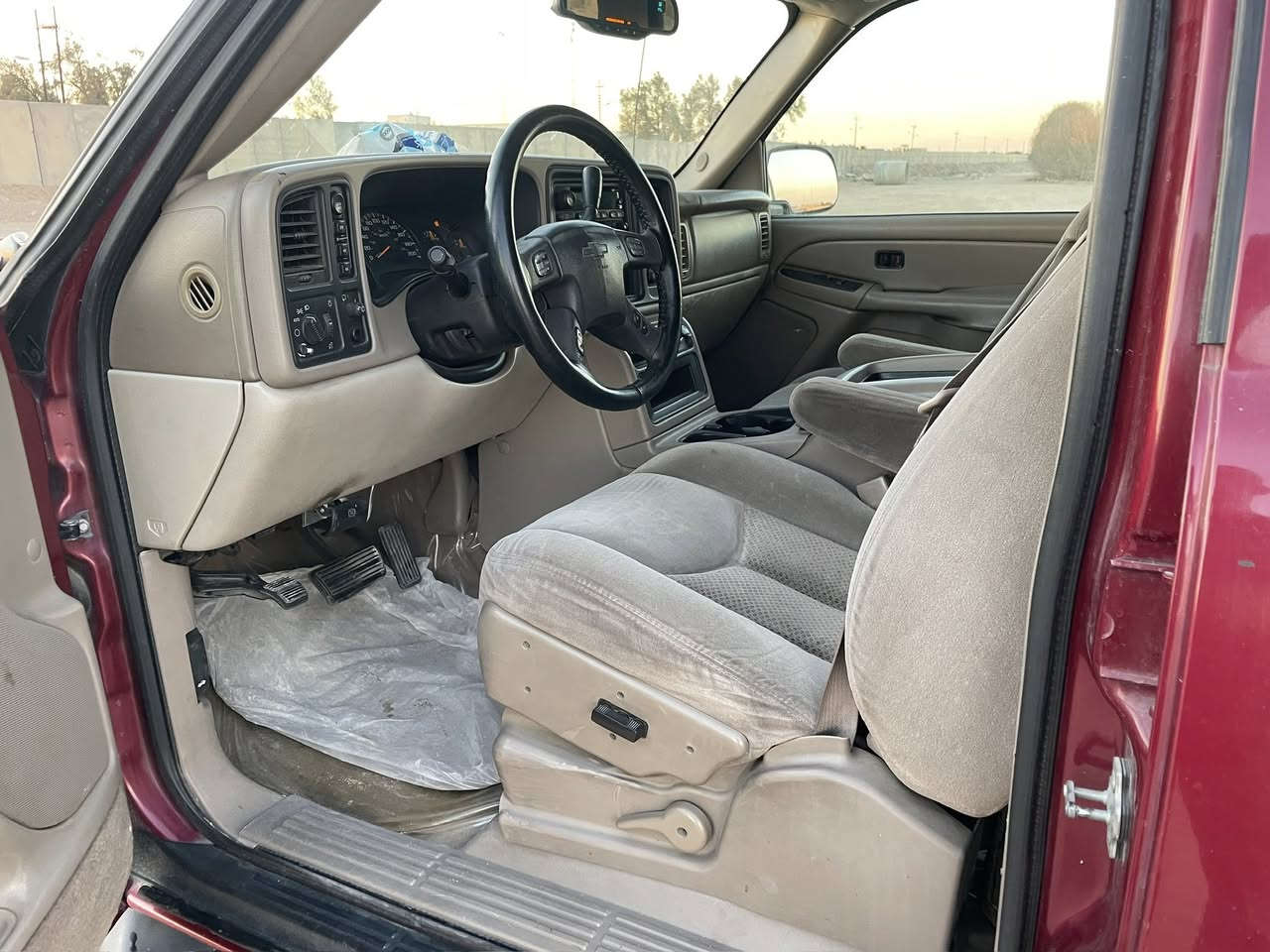 السلام عليكم البيع تاهو 2005 دخول جديد ادوات سياره جديده محرك كير اكسن جدد حداده جديده سياره جاهزه من كلشي سعره 90 ورقه مكاني بصره ***********
