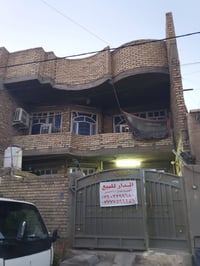 بي مساحة 160 يحتوي على 6 غرف نوم  صحيات 3 استقبال و مطبخ  مكان قطاع 2 ...