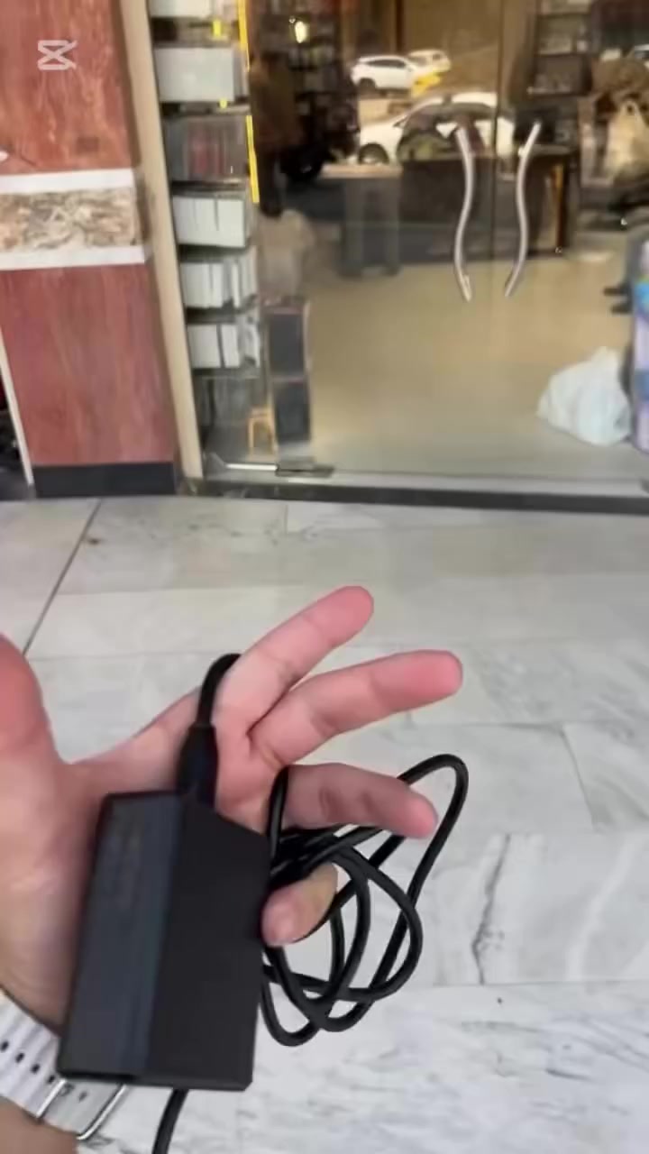 شاحن اصلي من هوكو-hoco بقدرة 75W 
يحتوي على 6 منافذ شحن سريع 75W 
- 3 منافذ Type-C 
- 3 منافذ USB 
يدعم تقنية GaN الحديثة امنة لبطارية جهازك شحن سريع و حرارة اقل  
- كيبل بطول 1.5 متر و فيشة ثلاثية UK 
- إمكانية شحن 6 اجهزة بوقت واحد 
- يشحن اجهزة قوية مثل الابتوبات 

السعر : 24 و التوصيل مجاني لكل محافظات العراق 🚚
ضمان سنة كاملة من ماركة هوكو - وميض الذهب ✅
اي استفسار الاتصال بالرقم : *********** 
لضمان حق الزبون 🤍
.
.
#هوكو #HocOnline #شاحن #اصلي #75w
