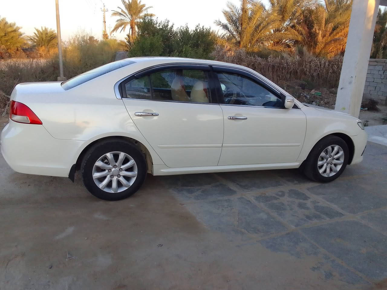 السلام عليكم للبيع سياره اوبتيما مديل 2010 رقم بغداد نكليزي سنويه لل30 بسمي شخصين السياره كفاله عامه علمن السياره مكينه 2000  المكان ديوانيه قضاء المهناويه ***********// ***********
