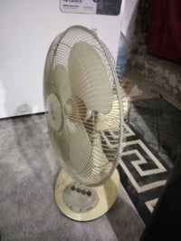 ثنيهن ب 10الاف شاشه شغاله بس مال حاسبه المروحه انته وحضك  07851334492