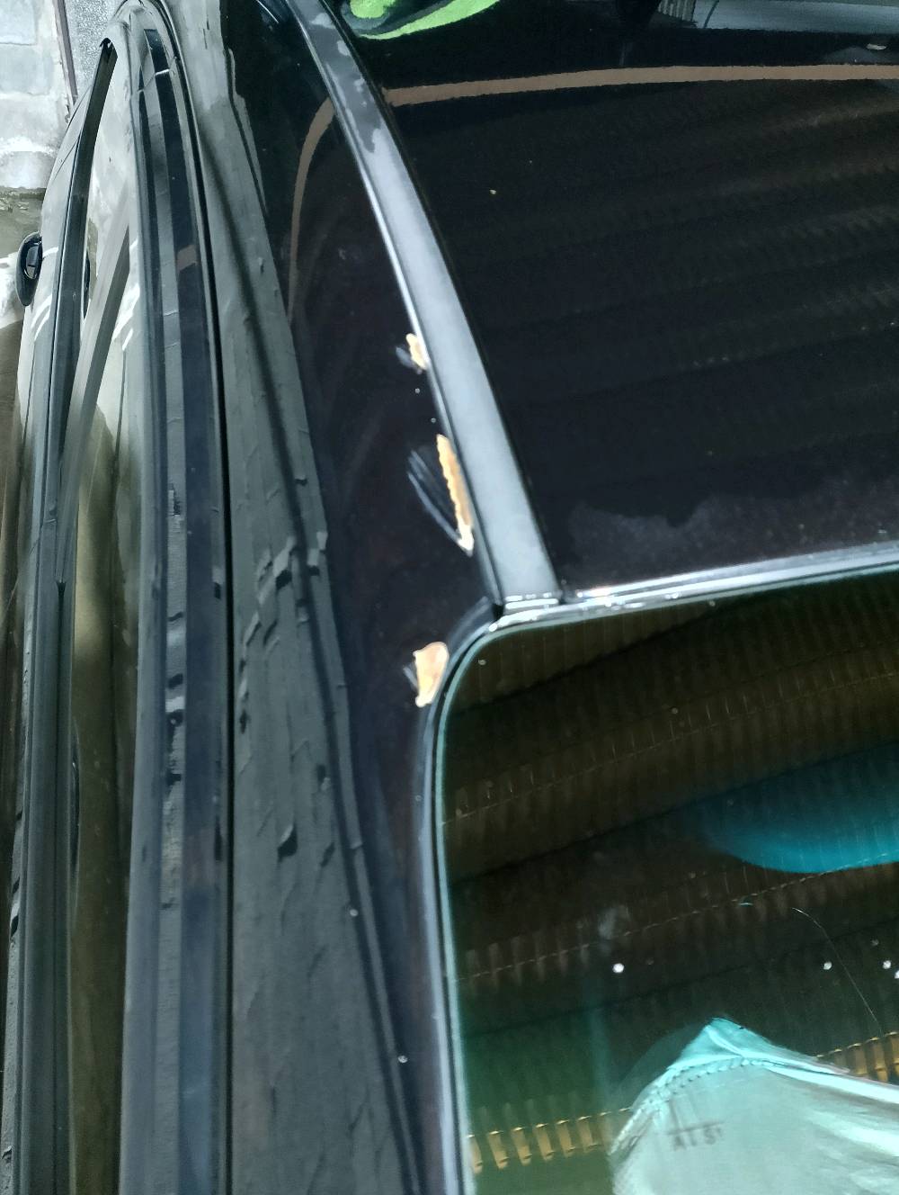 للبيع سيارة كيا، موديل 2018 وارد كندي. السيارة بحالة جيدة مع بعض الكشط الخارجي، موضحة بالصور. المحرك ممتاز وداخليتها نظيفة ومركبة بشكل مريح. الصيانة منتظمة والسعر 130 دولار، مع إمكانية التفاوض.