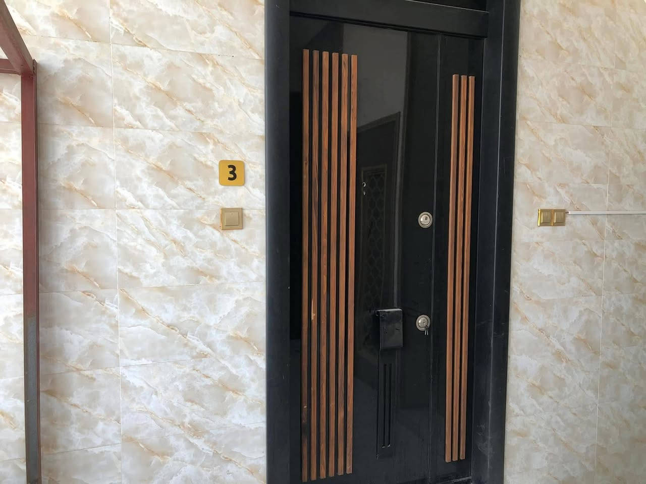 السلام عليكم
بناية للايجار بالكامل /الديوانية موقع ممتاز
بحي الجامعه الشارع العام مقابيل جامعة القادسية البناية ركن
موقع ممتاز 
تصلح عدة مشاريع..خاصة كمجمع طبي او مطعم او مول تسوق او مذخر ادوية  او مركز تجميل موقع ممتاز مقابيل الجامعه 
مساحة ٢١١ متر٣ طوابق الارضي بيه غرف مصممه كبيت او عيادات و٣ محلات كبار
وطابقين اول وثاني البناية مزوده بمصعد….
🎈ايجار الشقق تجاري فقط وليس سكن🎈
للاستفسار الاتصال على الارقام التاليه
 *********** أو ***********
او مراجعة مـكـتب احـمـد الموسوي للعقار الديوانية حي الجامعة الشارع الرئيسي بداية شارع 15 
#الديوانية
#الحلة
#النجف
#كربلاء
#تجاري
#ايجار
#مشروع
#مشاريع
#مجمع
#طبي
#عيادات
#صيدلية
#مطعم
#كوفي
#ترفيه
#گازينو
#مذخر
#تجميل
#مركز
#منزلية
#مطعم
#حيوي
#شركات
#مكاتب
#مقاولات
