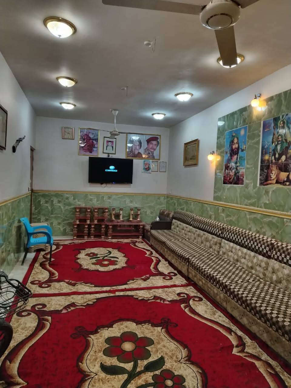 السلام عليكم بيت للبيع  طابقين مساحه ٢٠٥ متر يحتوي على أربع غرف نوم واستقبال وصاله ومطبخ بيت جديد ونضيف يقع في حي المعلمين خلف أسواق المسيباوي قريب ع شارع العام للاستفسار اتصال ***********
