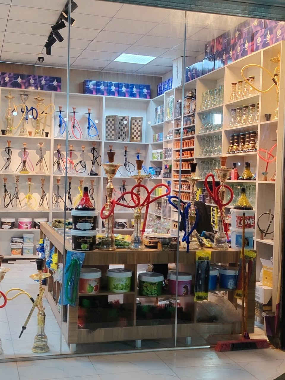 محل نراكيل هوه ديكور ه للبيع
بدايت حي الوفاء ابصفه كهوه خير من الله السعر عل خاص
***********
