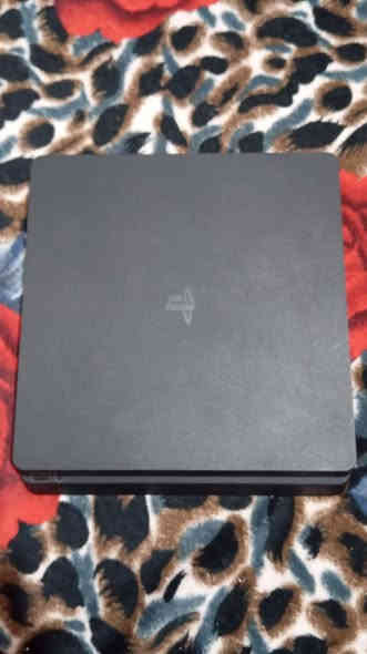 جهاز PS4 Slim مستعمل استعمال قليل، الجهاز نظيف وما مفتوح نهائيًا. ويجي وياه يد أصلية وقرص GTA V..
أنطيك ضمان تجربة 3 أيام، والجهاز شغال 100% بدون أي مشاكل. لوك ستيكر.
مكاني : البصره ابو الخضيب 
الرقم: ***********
السعر: 240 وبي مجال قليل كلش
