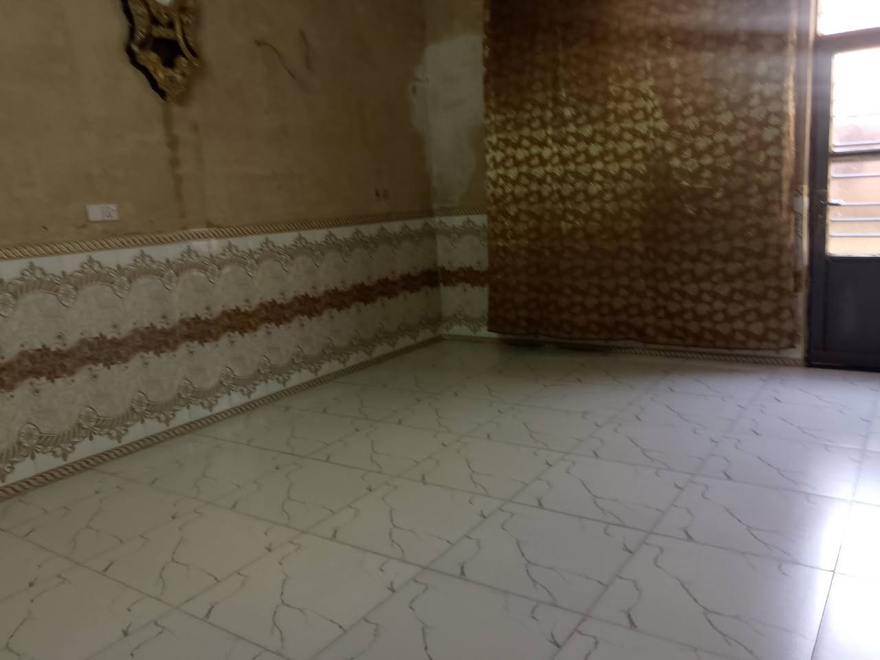 السلام عليكم بيت طابق او نص مساحته 125متر شارع خوله يم
الاسواق عبودي رقم الهاتف *********** السعر 115او بي مجال
