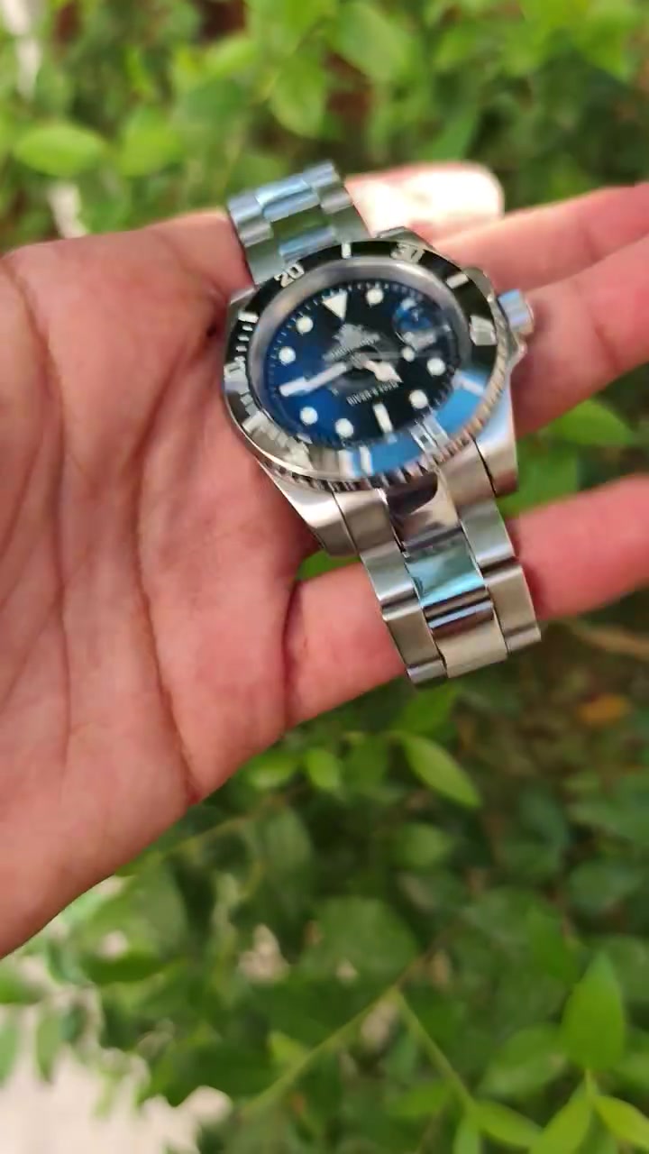 ساعة اديسدايف اصلية ADDIESDIVE ⌚
نظافة جيدة
ماكنة كوارتز يابانية 🇯🇵
لامينوس قوي جداً+قفل بحري+رنك دوار
متوفر توصيل لكل العراق 🇮🇶
(((ملاحظة مهمة عن الحلال والحرام بيها عيب بيها هاي مثل البقعة داخل المينا ماعرف شنو بالضبط يمكن رطوبة ...ابيعها على حالتها)))
 #ساعة #ساعات #ساعة_رجالية


**إذا كنت صاحب هذا الإعلان وتريد حذفه لأي سبب، رجاءا أرسل رسالة إلى الدعم الفني**