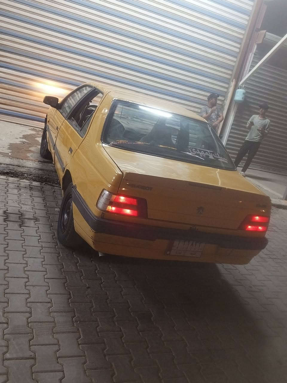 السلام عليكم بيجو أكد 405 كير ومحرك كفاله موديله 16  سعر 28 وبيه مجال  مكان نجف باب الخروج ***********

