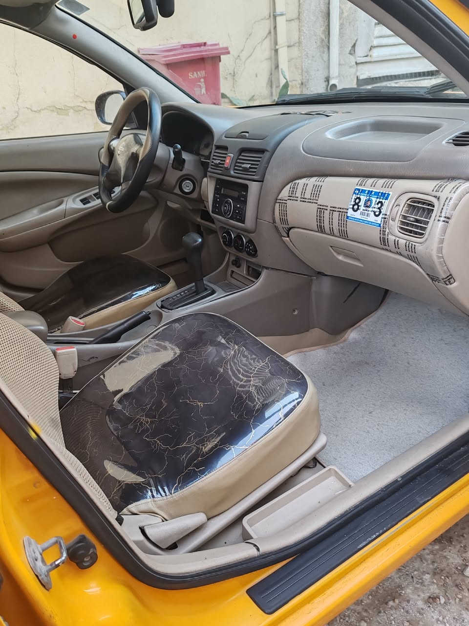 سلام عليكم للبيع سني 2011 شركه عامه امحور اوتماتيك قبق اسود ياباني كير ومحرك بلجيس صدر جديد تايرات جديد غرفتها جديده تبريد ثلج والسياره احلى من الصور السعر 88 مكان السياره بغداد حي الاعلام شارع البداله ممتواجد ع الفيس  رقمي ***********
