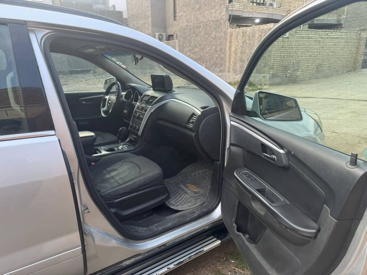 للبيع أو مراوس شوفرليت ترفلس
2009بدو صبغ ولاضرر محرك كير عله وضع الشركه سياره نضيفه صدر امامي خلفي جديد 
حجم المحرك V6 3800
7راكب 
سعر 105 $وبيها مجال بسيط 
 مكان الفلوجه
***********
***********
