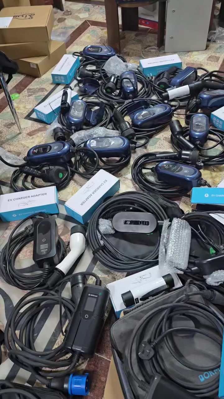 توفرت لدينا 
شواحن وارد اوربا 
صيني المنشأ. 
تايب تو مع ادبتر 
بي واي دي .
١٦ امبير متغير الامبيرية 
١٢٥ الف مع ادبتر 
ثابت الامبيرية 
١١٥ الف  مع ادبتر 
١٣ امبير مع الادبتر ١٠٠ الف 
البلديات شارع المصرف 
***********
