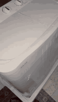 غسالة ملابس حجم وسط للبيع السعر 140 مكان بغداد الشعب ***********
