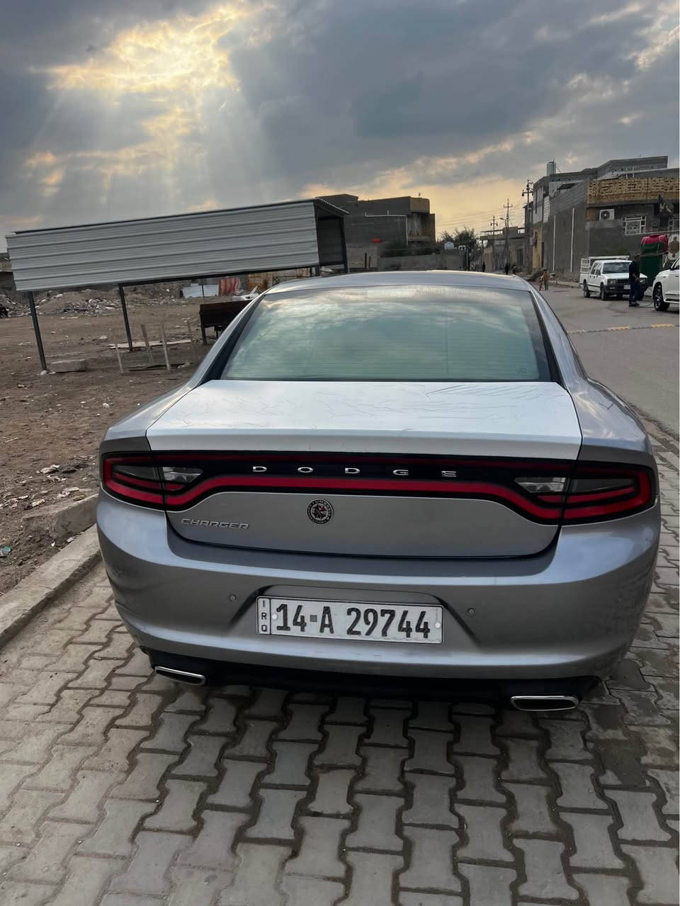 السلام عليكم 
للبيع جارجر موديل ١٥ معلايه ٢٢ رقم بصره جديد وسنويه جديده 
سياره وارد كندي 
بيها جاملغ وبنيد بالعراق بدون دواخل بدون ايرباك وبيها بارد والباقي كفاله
سياره جديده كلش وجاهزه 
مكاني البصره 
السعر ١٥٨ 
الاستفسار اتصل ع الرقم 
*********** البصرة, العراق
