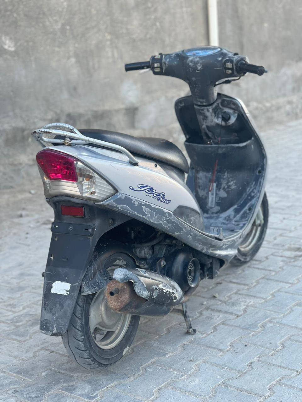 ماكس للبيع الدراجه نضيفه نهضه وسرعه عل شرط مكينه مامفتوحه كهربائيات كلها شغاله سلف اشاير هورن كله شغال السعر خاص او اتصال ***********
