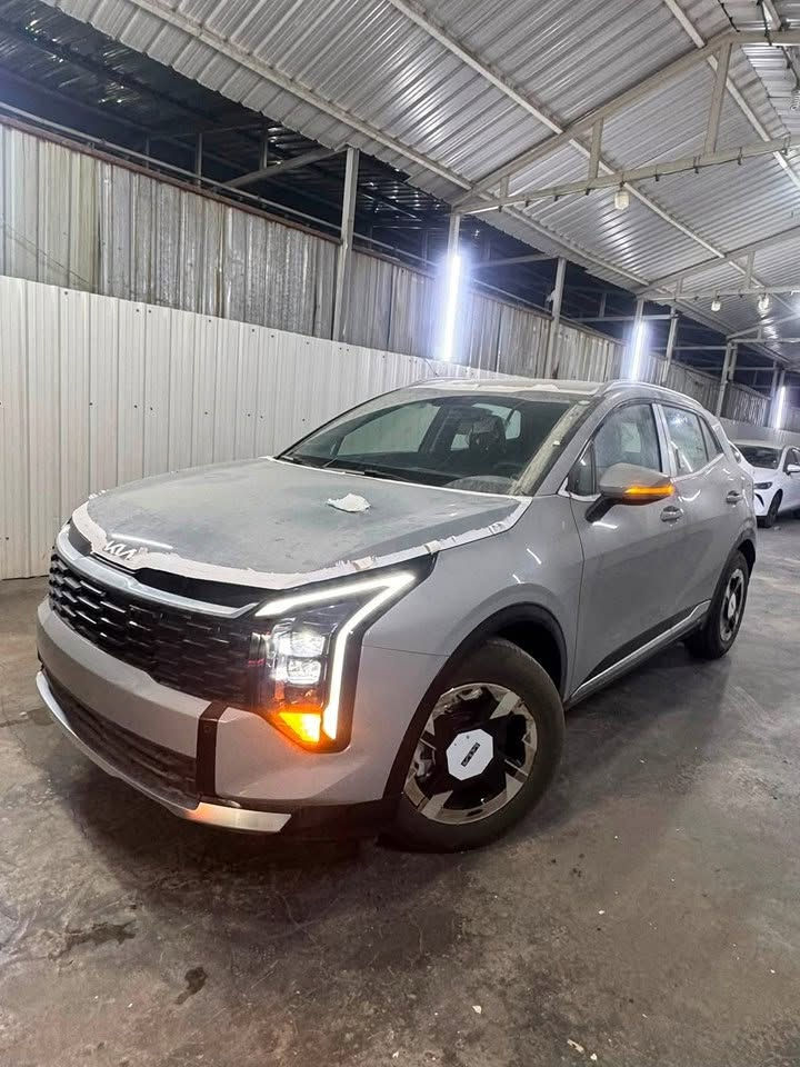 🚗 **Kia Sportage 2026 –  كيا سبورتاج**السعر( 35,000,000) مليون دينار مرقم كامل سنوية ولوحات تستلم بأسمك
سعر مميز / 

▪️ الموديل: 2026
▪️ الحالة: زيرو كيلومتر
▪️ المحرك: 2.0 لتر
▪️ اللوحات: رقم بغداد 

🔸 **المواصفات:**
🔹 تشغيل بصمة + تشغيل عن بُعد
🔹 شاشة أصلية + Apple CarPlay
🔹 كاميرا أصلية
🔹 إضاءة LED زينون
🔹 رادار جانبي
🔹 جنط 17
🔹 سايد بريك كهربائي + Auto Hold
2026 بسعر 🔥 

📞 للاستفسار:
***********::::*********** 
العنوان بغداد معارض الحبيبية قرب فلكة وهران@إشارةسيارات وشراء السيارات في بغداد@
