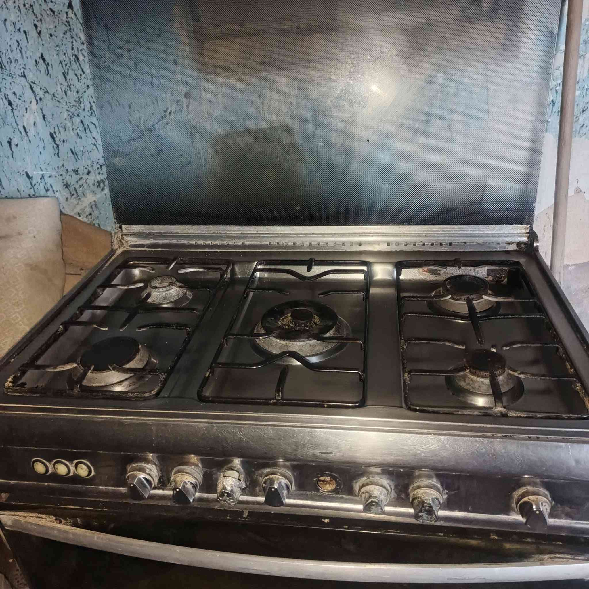 سلام وعليكم طباخ للبيع مثل ماواضح
فقط عين عاطله وكله شغال فرن فول كله فول السعر 150وبي مجال ‏‪***********‬‏
