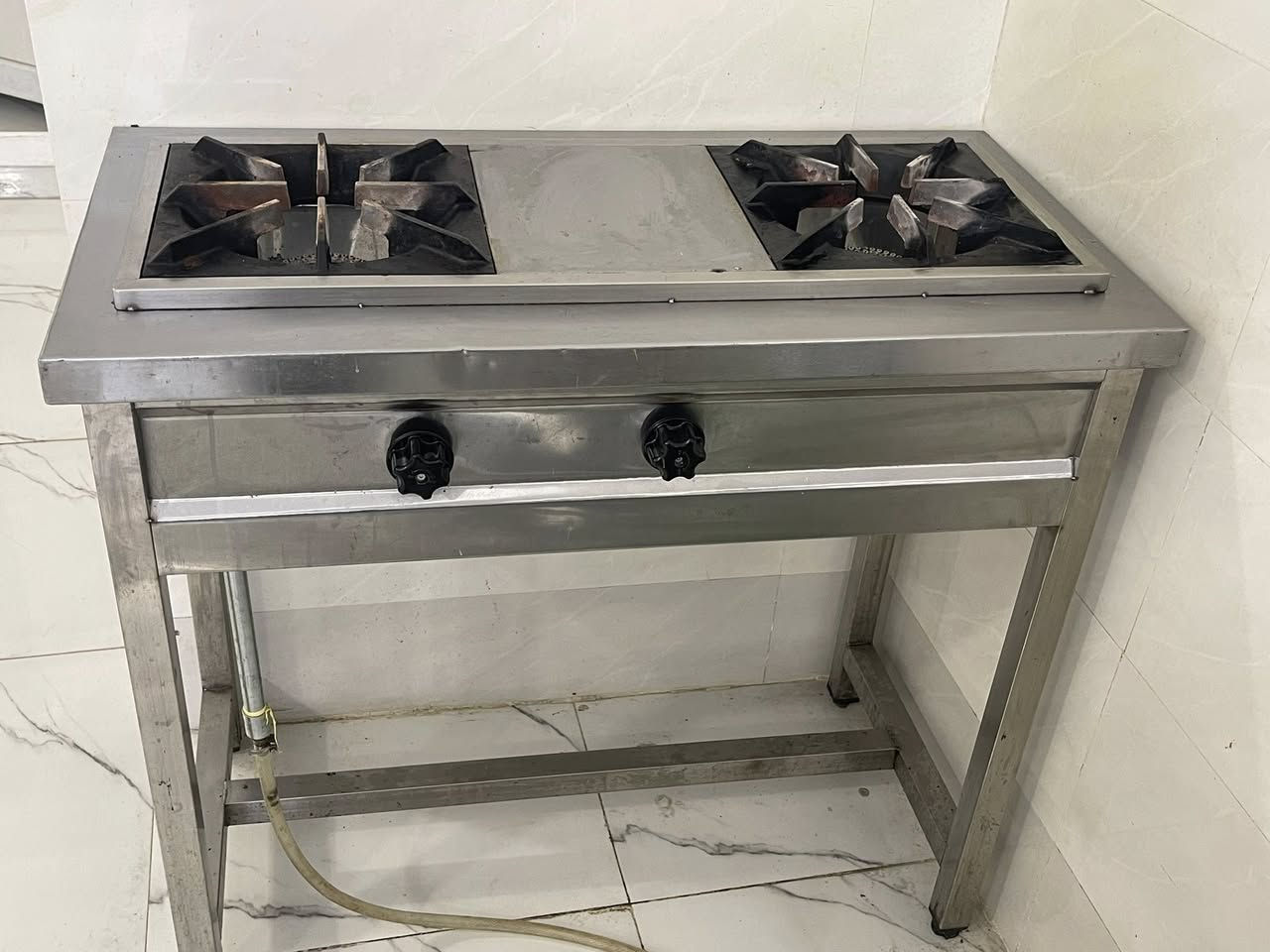 سڵاوی خوای گەورەتان لێبێت

بەرادی سێ دەرگا 

بەرادی مقەبيلات گەورە 

دوو مێزی لۆک  ئەلەملیۆمی رەش بەرز١.٧٠ / پانی  ١ مەتر/دریژیان ٢،٢٥ 

تەباخی دوو چاوی ستیل

مێزی ستیل 

مەخسەلێک  ١،٥٠ 

هەموو شتەکان  لۆک لۆکن 

***********

هەرکەسێک ویستی لەخزمەتیام
