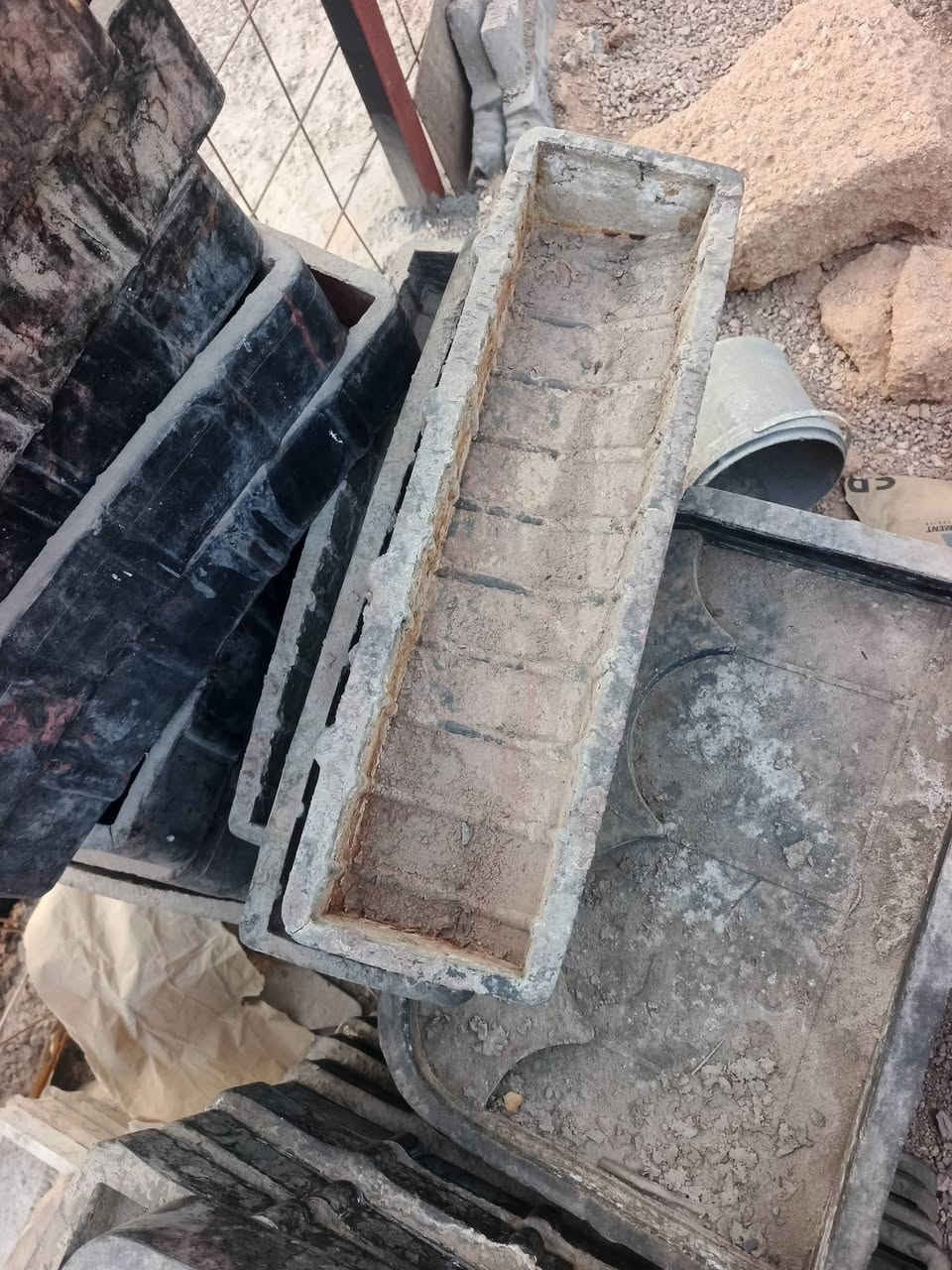 السلام عليكم معمل لاينات حديقه للبيع قوالب ربل الصلي  خباطه+هزاز والي يريد يشتغل بيه خير من الله   السعر مليونين المكان الانبار حصيبه الشرقية ***********
