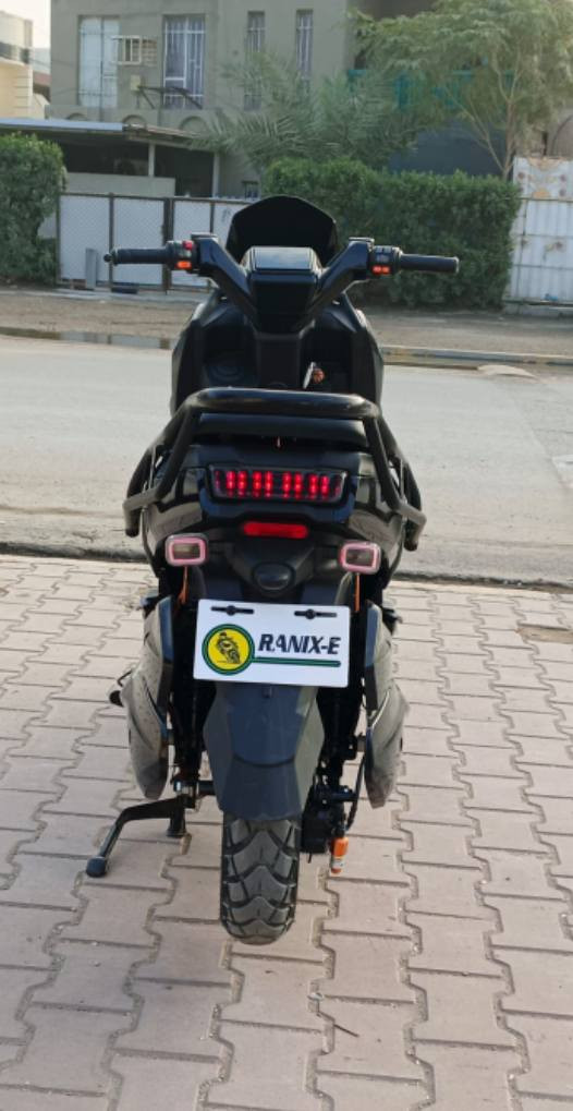 دراجه شحن اباجي 
بطاريه ليثيوم 

بطاريه ليثيوم 
فول مواصفات 
شاشه دجتل
بك خلفي
مثبت سرعه
ثلاث سرعات
دبل رماش
دبل اشاره
لايت LED
دراجه كلش نضيفه بس بيه كسر بل كفر الخلفي البصف التاير موضح بصوره 
مكان الدراجه بغداد المشتل 
الاتصال ***********
غير متواجد على
