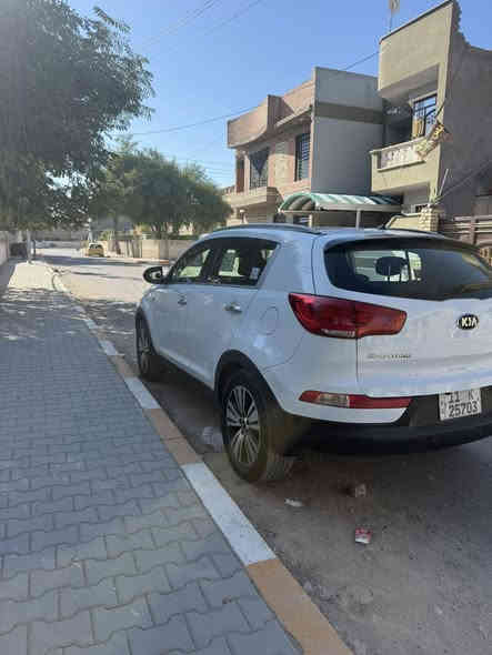 السلام عليكم سبورتج خليجي موديل 2015 بغداد نكليزي مشروع وطني وهزه كامله سياره خليجيه كفاله عامه لا ضربه ولا صبغ فقط بارد بسيط بمكانين حداديه تايرات تبريد المكينه الكير بحاله الوكاله داخل رصاصي  شاشه اعطال كامره وشاشه دواره سياره ستخدام بيت ماشيه 96الف السعر 162  بيها مجال شي بسيط    رقم *********** مكانه الكرخ/سيديه
