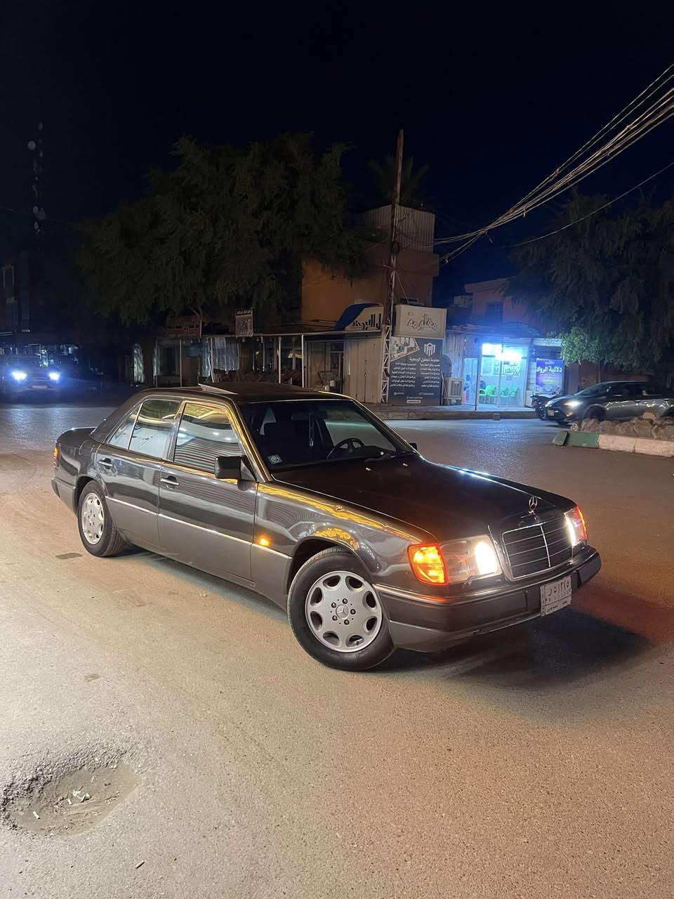مرسيدس دب 1991 محرك بلاد قواعد دبل بلاد
جاهزه رقم بغداد سنويه 28 تبريد تدفئة شغال
 فتحة سقف شغاله
تخم تاير 
 ABS شغال
 بردة خلفيه
 كشنات كهرباء  
سياره جديده ومصروف عليها ما تحتاج مصرف سياره جاهزه شغل واطلع
  السعر  82$
مكان السياره ديالى المقداديه غير متواجد على الانترنت الشراي يتصل 
***********
