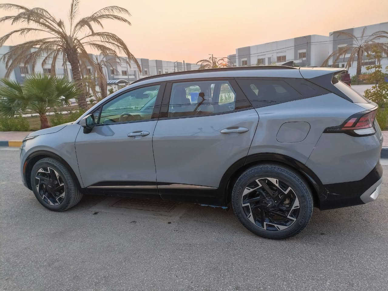 ,كيا سبورتج برستيج 2024
KIA SPORTAGE SX PRESTIGE
 فول مواصفات 1/1  لون اسمنتي بدون رقم حجم L  
 
وارد امريكي : السياره حادثه صبغ شبر جاملغ وباب تبديل مال كصه امريكي.السياره اجت بيه كلير من امريكا بالجنطه كما موضح في الصور .
🔷مواصفاتها 
🔹السيارة ماشية 37 الف
 🔹محرك 2500 
🔹 كير 8 نمر 
🔹بانوراما
🔹سياره 2درايف المرغوبه بالسوق 
🔹رجاج بالستيرين عندالتنبيه
🔹بصمة : تشغيل عن بعد
🔹 صندوث كهرباء
🔹شاشة كبيرة على طول  الدشبول تدعم  ابل كاربلاي واندرويد اوتو وفول تحكمات
🔹كيجات الكترونية متغيرة حسب الوضعيات
🔹 انظمة القيادة : سبورت - سمارت - نورمال
 🔹كشنات كهرباء فول 
🔹كراسي كهرباء فول تحكم مع كشن امامي متحرك عند النزول اوتماتيك
🔹اضواء ترحيب عند الاقتراب مع ترحيب داخلي عند الصعود او المغادرة
🔹شحن وايرليس
🔹 منافذ تايب سي عدد 3 مع 2 في الكشنات ومنفذ يو اس بي ومنفذ جداحة
🔹 هاند بريك بصمة
🔹 اوتو هولد
🔹كاميرات 360 مع بالاشارات الجانبية مع وضعيات مختلفة للكاميرات
🔹 فول رادارات امامية وخلفية وجانبية . نقطة عمياء وحساسات امامية خلفية 
🔹 تحديد مسار ذكي
🔹 قيادة ألية ذكية
🔹 نقطة عمياء
🔹 كروز سرعة
🔹 تدفئة كشنات 
🔹 سستم صوت هارمن 
🔹 خزن كشن سائق ميموري وضعيتان
🔹 ويل كب حجم 19 وحساس اطار ،        
🔹 اشاير بالمري
🔹 تشغيل عن بعد
🔹 شاشة لمس متغيرة لتحكم الميديا او لتبريد
🔹 ستيرن فول تحكمات
🔹 السيارة 2 ويل يعني المرغوب بل سوق 
🔹اللوان متغير للدشبول و ابواب السيارة

◾للأستفسار عن السعر اتصل أو واتساب على الرقم ***********
