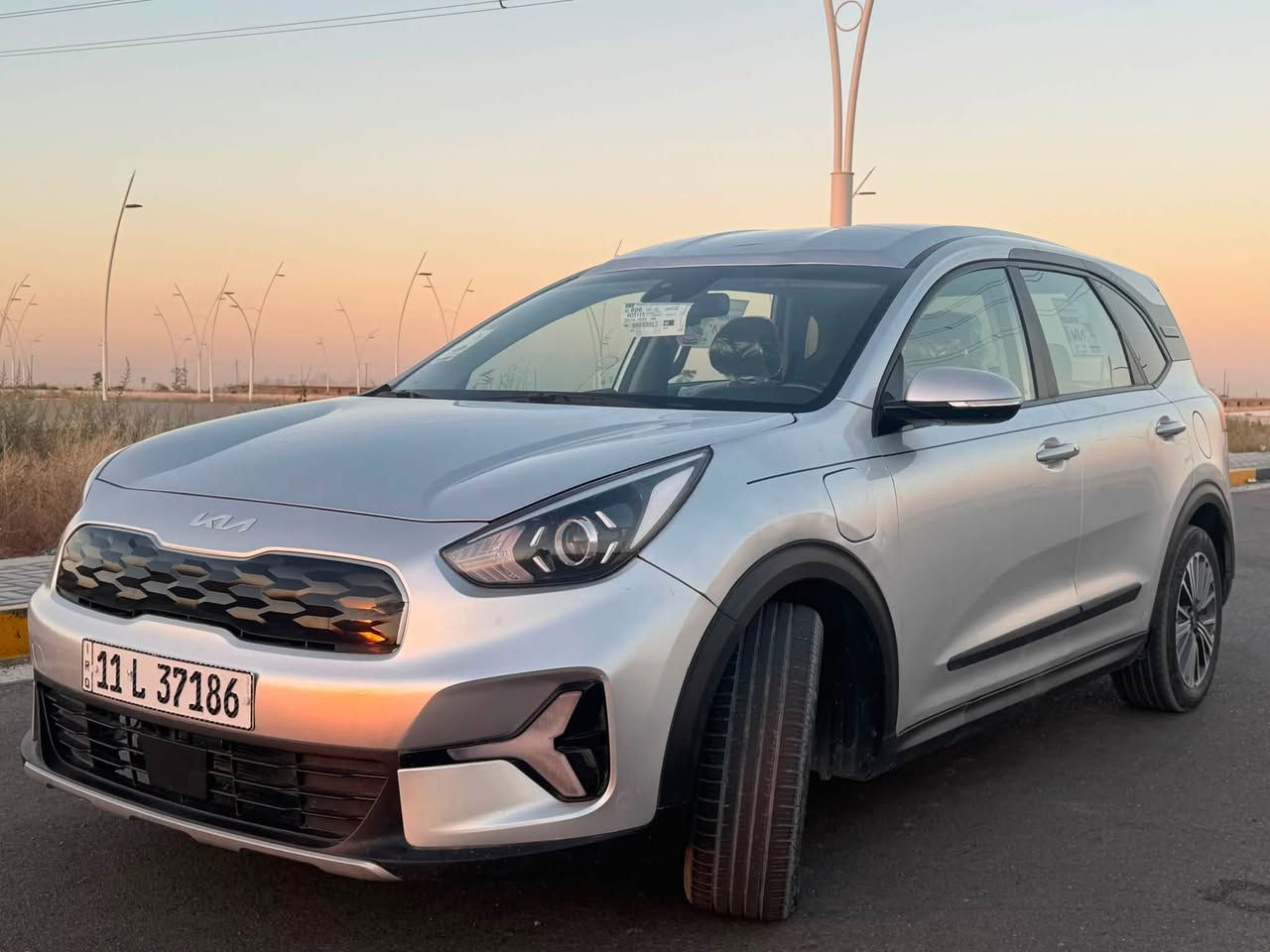 الطيبين السلام عليكم سعر ((135$))وبيها مجال 
سيارة كيا نيرو ((((بانزين + كهرباء )))))
- موديل 2024 
- وارد خليجي 
-ضررها فقط باب وجاملغ خلفي وبارد بالجاملغ الامامي
- كير اوتوماتيك
- بصمة تشغيل 
- بصمة ابواب 
- داخل اسود  كلش حلوه وجديده 
- سيارة كامله مابيها اي نقص 
- حدادية اماميه جديدة 100٪ 
- حدادية خلفيه 100‎%‎
-رقم بغداد مداور ثاني يوم 
يعني السيارة مابيها نواقص ترايك وين ماتريد 
موقعي صلاح الدين سامراء 
***********
