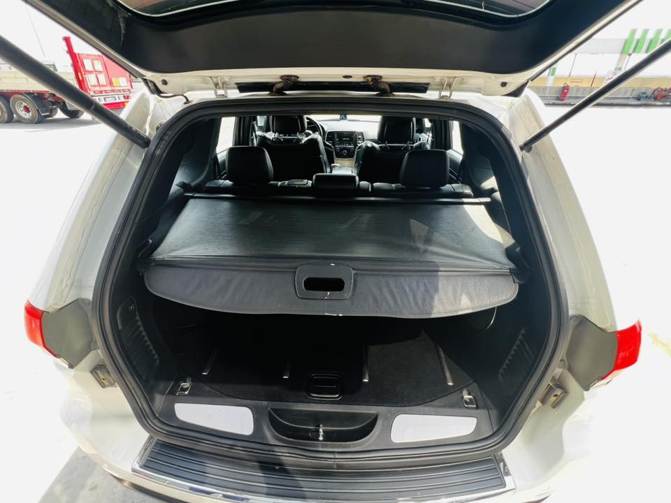 م الله الرحمن الرحيم 
‎2014#للبيع
‎جيب گراند شيروكي ليمتد فول ١/١
✅كلين تايتل 
✅اناره ترحيب
✅تشغيل عن بعد 
✅شاشه كبيره 
✅دخول ذكي 
✅مقاعد كهرباء
✅مقاعد امامي خلفي تدفئه تبريد
✅ستيرن هيتر 
✅داخل اسود 
✅بانوراما
✅جنطه كهرباء 
✅كير طياره 
✅مكينه 6:::3600
✅نظام تعليق بدون جوبلس المرغوب
✅كامره دواره 
✅5 انظمه قياده 
✅تحكم ستيرن 
✅شفتات ستيرن 
✅عدسات متحركه
✅شفتات ستيرن 
✅دبل كزوز 
✅دمام 
✅اشاير بالمري 
✅مري هيتر 
✅صدر امامي خلفي ١٠٠٪؜
✅ممشى السياره ١٢٢ مايل 
✅السعر 237
***********
