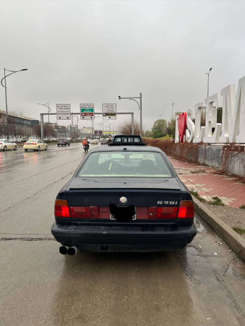 فرؤشتن و گؤرينه وه 
بيئيم ٥٢٥ گير عادى مؤديل ١٩٩١ ئارم پلستيكي سليماني ئارم ئه وه ليتاو خه رامه ي به شه رت  كامل مه سروف بى نوقسانيو ته قه و ره قه ي نييه پاترى تازه و ئه نتيفريزى تيكراوه تايه و ويلي ئه ونه نابيت بؤ به ستراوا گيرو مه كينه و كلجو عه ينه ي به شه رت 
شوين (سليمانى ) 
سه عرى٣٤گه لاو مه عامه له 
*********** السليمانية, العراق
