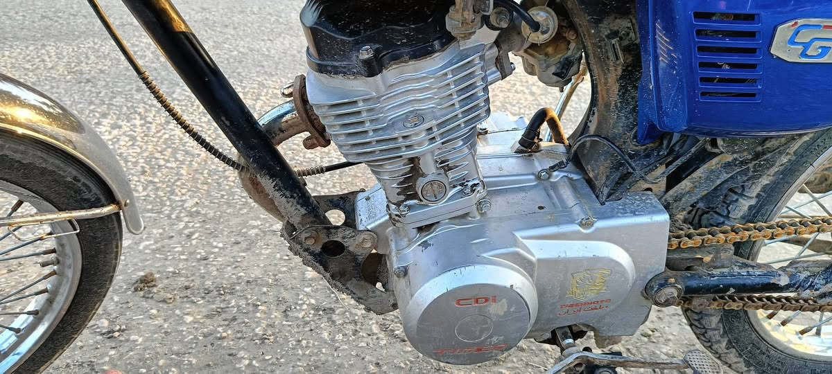 السلام عليكم 
دراجة للبيع 21 أوراق اصولي وليس سكنر مكينة ما مفتوحة السعر 550 وبيه مجال مكاني الشوملي الاتصال على الرقم التالي 0776 275 1689 أو مراسلة خاص علماً أن السبايدر ثقيل
