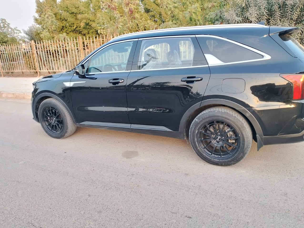 السلام عليكم كيا سورنتو هايبرد 2022 وارد امريكي اسود رقم بغداد الجديد وب اسمي. ماشية 130 الف كيلو رقم بغداد
السيارة بيها خمس قطع تبديل مال امريكي بدون صبغ وبدون دواخل حادث سطحي. 
⛔️ محرك 1600 تيربو طيارة
⛔️بصمة تشغل وابواب وتشغيل عن بعد 
⛔️لايت 4 عدسات 
⛔️شاشة كبيرة 
⛔️كامرة خلفية 
⛔️حساسات خلفية 
⛔️7 راكب كشنات منفصلة VIP
⛔️كشنات جلد 
⛔️كشنات تدفئة 
⛔️قيادة ذاتية (حسب خطوط الشارع تقود وحدها) 
⛔️تحديد مسار 
⛔️كروس كونترول 
⛔️رادارات 4 امامية خلفية ومحيطية 
⛔️وضعيات قيادة سبورت ، نورمل ، وايكو 
⛔️سايدبريك كهربائي (بصمة) 
⛔️ اوتو هولد 
⛔️كير ماوس 
⛔️تحكم ستيرن كامل
⛔️التفويلة تمشيك 1000 كيلو
⛔️بانوراما سقف
⛔️كراسي جلد منفصلة

السعر 185$
مكان السيارة بغداد /السيدية
للاستفسار الاتصال
       *********** 
***********
