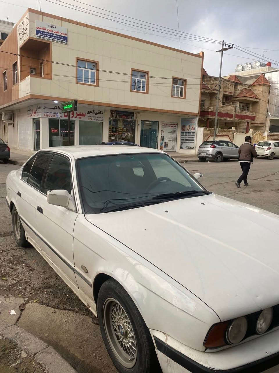 BMW /525
گێڕ ئۆتۆماتک .مەکینە کەپس .
مۆدێل 1991 کامل کراوە بە 1995 
مەکینەی 525  فەل لۆك لۆك
بەو شەرتەی سەوتی لە کەپس خۆشتر بێت
فوول مواسەفات بەس سڵایت نیە
سەیارەکە زۆر بەقەوەتە ماشاءالله 
قفل مەرکەزی
دوو جام کارەبای
هەیکەلی لەسەر دەقی شەریکە ماوە 
دەعامی پێش و پشتی M
پەردە بیلادی شەریکە
كارەبایی گێچ بەنزین حەماوە مەزبوت
هیچ سبوغی نیە پێش و دوای كەپسە سەیارەكە
پێشودوای تازە داگیراوە کامل بەشەرت
سەیارەکە زۆر جوان ماوەتەوە
کارەبای کامل مەزبوت
سەیارەکە ئەوەلیاتە سەنەوی گیراوە وەصلی لەگەلە
تحویل/غەرامە/براوە/بەشەرت
سعر 38 وەرەقە و کەمێك مەجال
شوێن / هەولێر
بۆزانیای زیاتر نامە بنێرن لەخزمەت دام. أربيل, العراق


**إذا كنت صاحب هذا الإعلان وتريد حذفه لأي سبب، رجاءا أرسل رسالة إلى الدعم الفني**