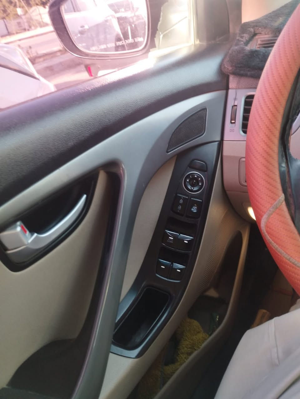 للبيع مستعجل 🚗
سيارة نتر موديل 2015، باسمي خليجي، رقم قادسية.
السيارة تعرضت لهزة قبل فترة، بيها قطعتين وطكة بسيطة.
المواصفات:
محرك 1800
حدادية جديدة
تخم تايرات (دوشمة) جديدة
منظومة تبريد جديدة بالكامل (تكلفة 900 ألف)
السيارة مال جناي، والسعر المطلوب: 110
رجاء متواجد فقط على الهاتف ***********
