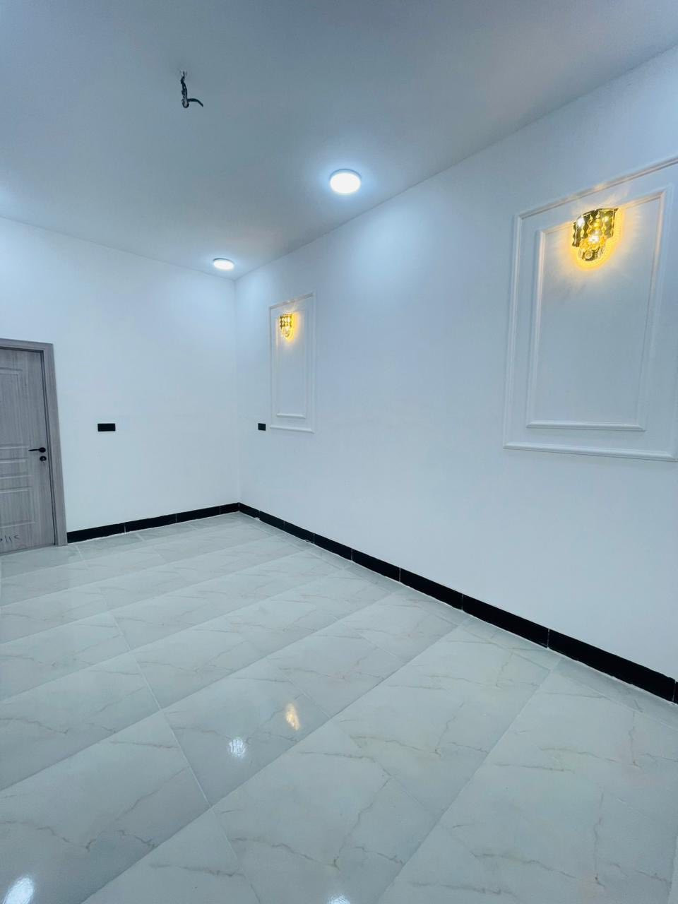 المساحه ١٠٠ م مربعه بناء منتاز جدا
النجف// ملحق حي ميسان // قرب سكلة الكرعاوي // شارع الزوار 

بناء 🔨 حديث وغير مسكون // صب // طابوق 🧱// 

سطح شتايكر // شارع تبليط // بيت جاهز 

السعر ٤٧ مع المجال 
***********

*********** وتساب او اتصال
