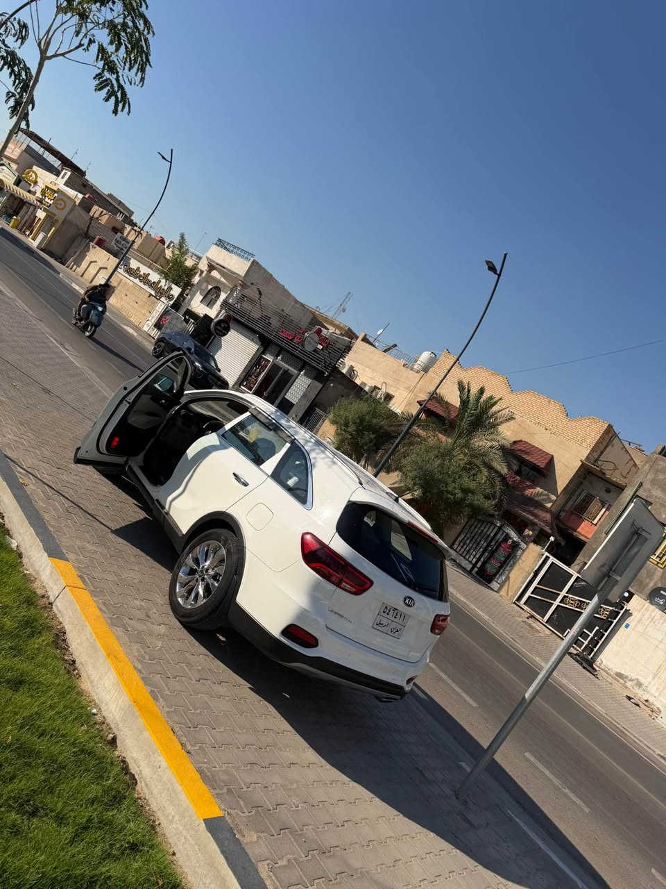سورنتو 2019  خليجي 
مواصفات عاديه كامره خلفي حساسات اماميه خلفيه كشن كهربائي سايق فقط شاشه چبيره تدعم كار بلي 
سياره متضرر بيه البنيد فقط مبدل ومصبوغ  وطاك بيه ايرباك ستيرن ودشبول  والباقي كفاله 
سياره اربعه سلندر 
ماشيه (125km)
الرقم : *********** 
السعر ($190) وبيه مجال البصرة, العراق
