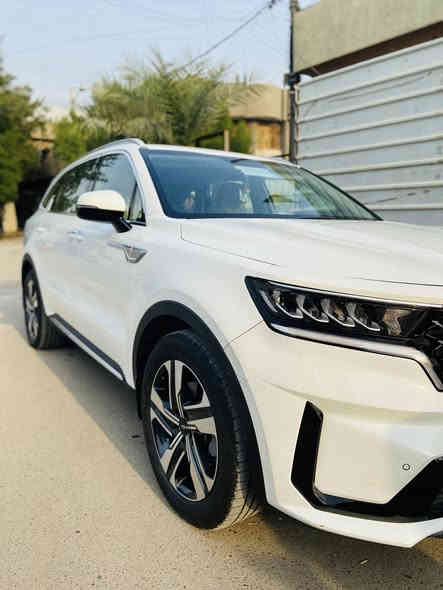 السلام عليكم 
سياره للبيع كيا سورنتو موديل 2022 السياره خليجيه مكفوله كفاله عامه من الصبغ ماعده طخه خفيفه بالباب الخلفي وموجوده صور الطخه بالمنشور السياره ماشيه 20 الف مواصفاتها بصمه تحكم استيرن تحكم استيرن جهتين ويل جبير 19 لد نهاري 3 قطع تبريد 7 راكب باب الخلفي كهرباء مكاني بغداد وهذا رقمي ***********
