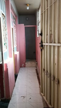 شقه للايجار • غرفتين • مقابل المستشفى التركي