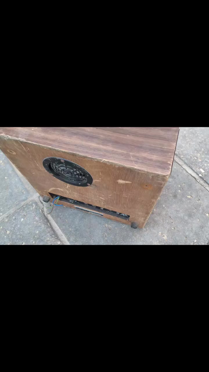 للبيع السعر 150الف قفل  يوجد توصيل


**إذا كنت صاحب هذا الإعلان وتريد حذفه لأي سبب، رجاءا أرسل رسالة إلى الدعم الفني**