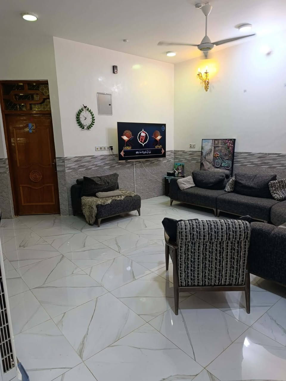 عقار للبيع الخاجيه حي الأعلام يقع على شارعين شارع ٣٠ وشارع ٢٠ المساحه ٢٤٠م الاتصال على ***********
