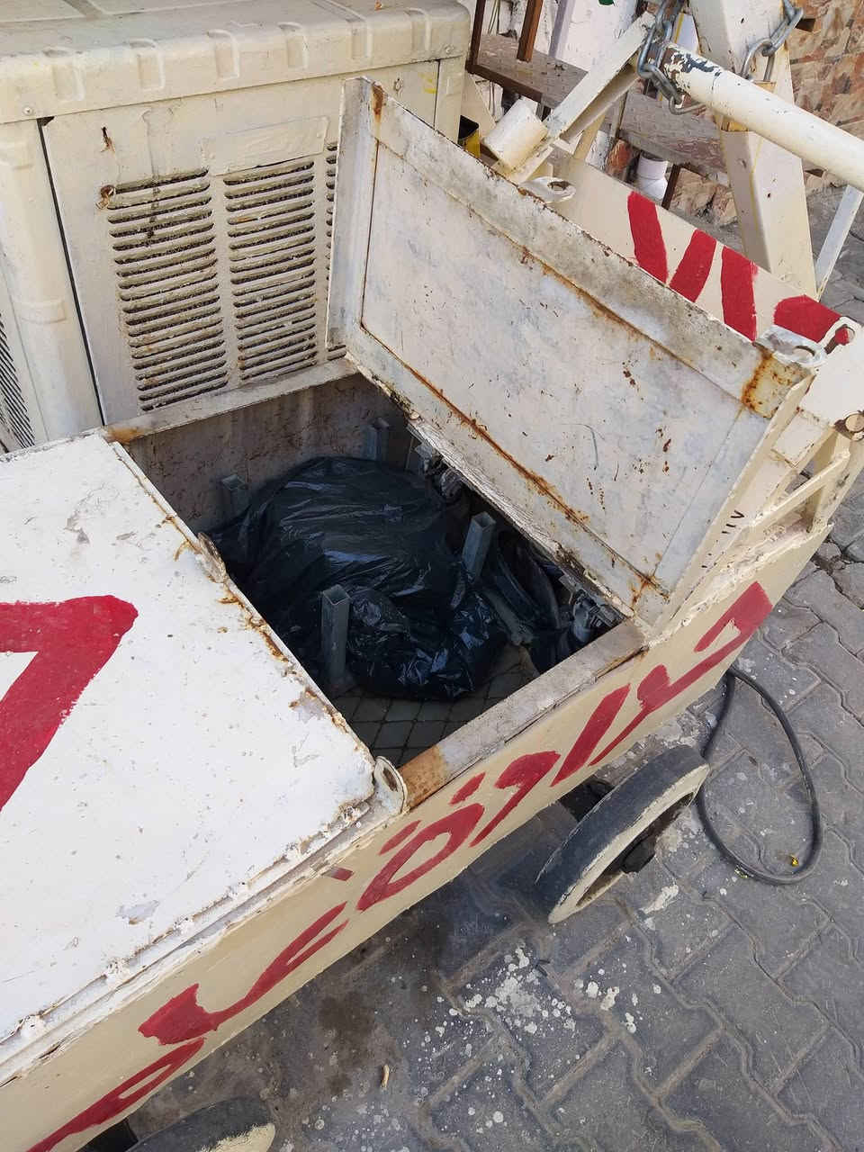 للبيع عربانه حديد ٤ تايرات ربل اصلي مطاط حديد تكمه عربانه تحمل ٤ دبلات ضد طسات تصلح حداده عامه متنقله للبيع رقمي ***********
