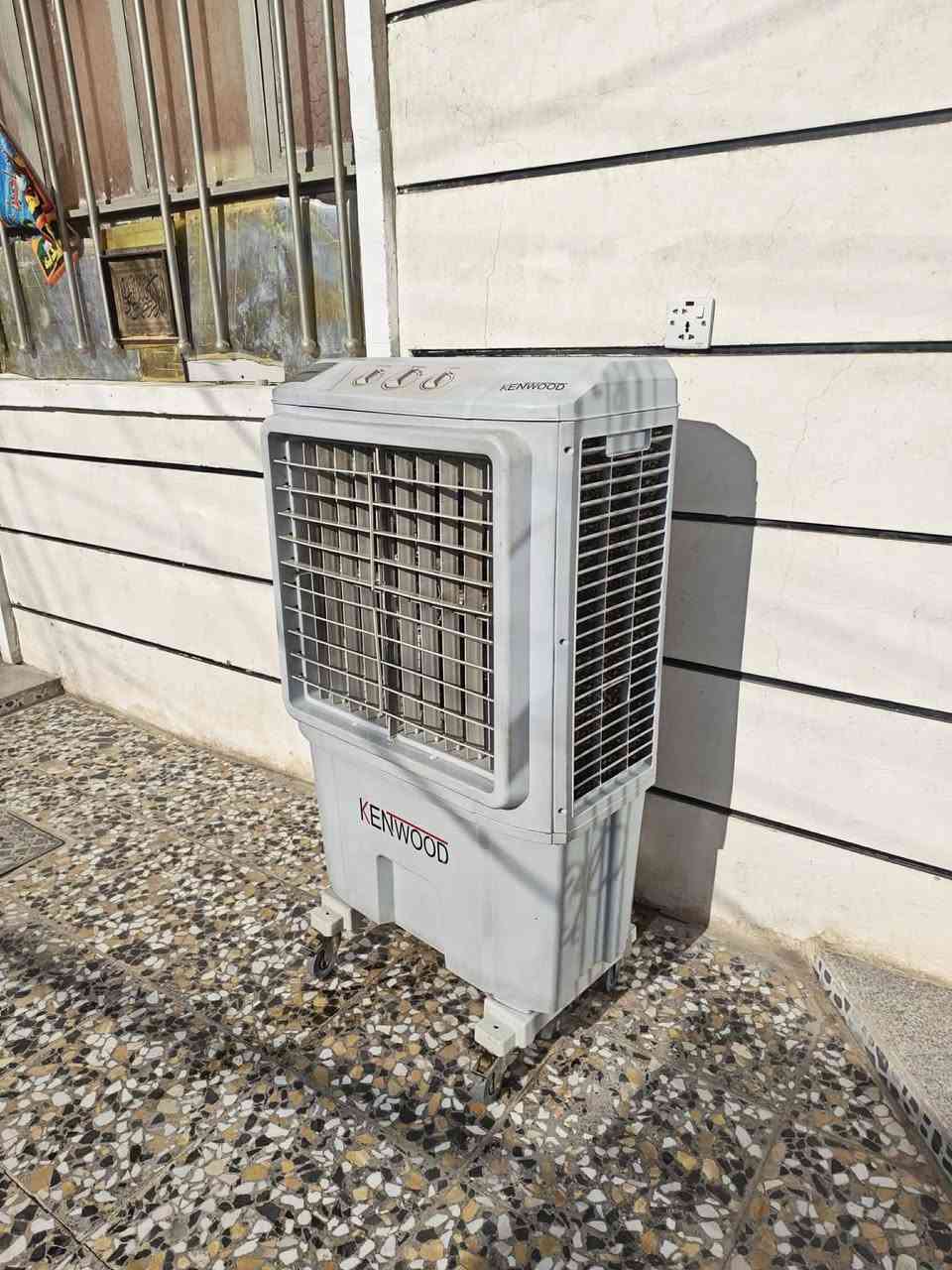🔹 للبيع – مبردة كونوفيره (Kenwood) 🔹
✅ الماركة: كينوود (Kenwood) ✅ ثلاث سرعات ✅ استعمال شهر واحد فقط ✅ حالتها جديدة ونظيفة جداً
📍 المكان: بغداد – الحسينية – منطقة الصمود – قرب مدخل الحمل.
📞 للاستفسار والشراء: ***********
السعر 110قفل
