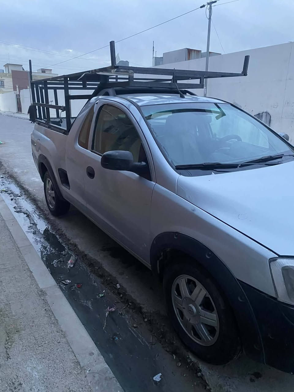 الاسم بيكم شوفرليت مونتانا 
موديل 2010
سياره نظيفه وجديده مو تعبانه 
شرط التحويل 
شرط التبريد ناقصه بس غاز شغال والمنظومه كامله 
شاشه وكامره والكهربائيات شغاله
صبغ عام
والمحرك محور استرا 16 سياره نشطه لدرجه 
السعر 48 ورقه وبيها مجال
***********
