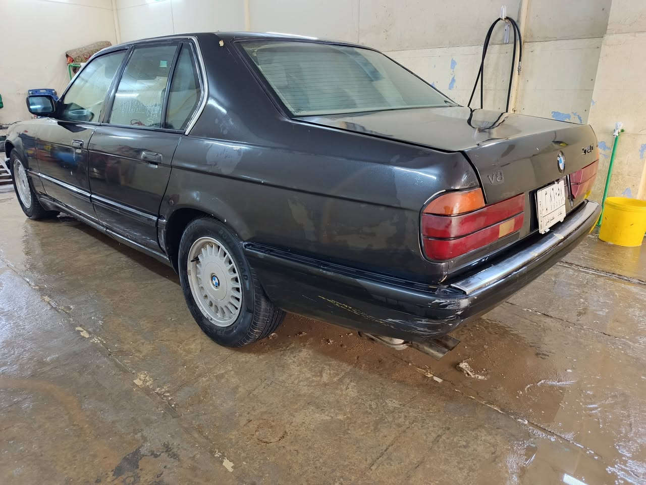 سلام عليكم للبيع او مراوس BMW 735 رقم بغداد مكينه وكير نضاف تبريد قطعتين  شغال دبل جام دبل جكمجه لون اسود جارد القماره وبنيد وجنطه بجم عريض سلايت عاطل سنويه ضايعه بيه كتاب محكمه ومرور تخم تاير جديد باتري جديد حداديه 100/50 كشنات جلد اسود كهربائي حتى تتدفه بيهن سعره 40 وبيه مجال موجوده بالنجف ناحيه الحيره حتى مراوس ميخالف رقم الموبايل ***********

