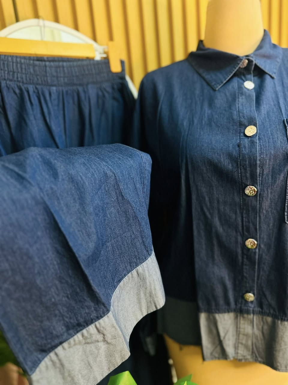 سوت جينز 💙
خامه تركي درجه اولى صيفي ✨
قياس 38_40_42_44_46 

متوفر بلونين 💙🩵

💙⤵️

للحجز والاستفسار يرجى مراسله الصفحه
رقم هاتف واتساب ***********
توصيل بسماية 1000
بغداد 5000
محافضات 6000
يوجد دفع عن طريق الماستر كارد ✅💵
