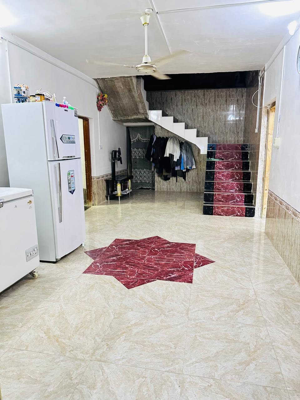 بيت 🏠للبيع في حقلانيه  📍قرب مدرسه الطليعة
البيت يحتوي على 
ديوان 7.5x4
صاله 8x4
هول 5x5.5
المطبخ5x5
غرفتين وحده 4x5 والثانيه4x4
مجمع صحيات داخلي

للاستفسار***********
