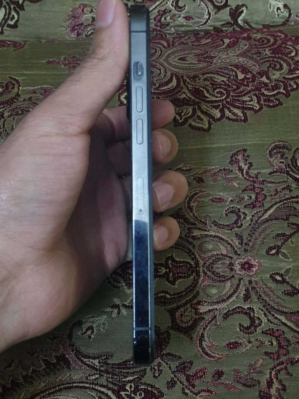 للبيع ايفون 12 برو ماكس الجهاز ذاكره 512 بطاريه 96 مبدل شاشه وبطاريه الجهاز مرات الشاشه يطلع بيها خط فقط من يحمه سعره 260 وبي مجال 
ديالى بعقوبه التحرير 
***********
