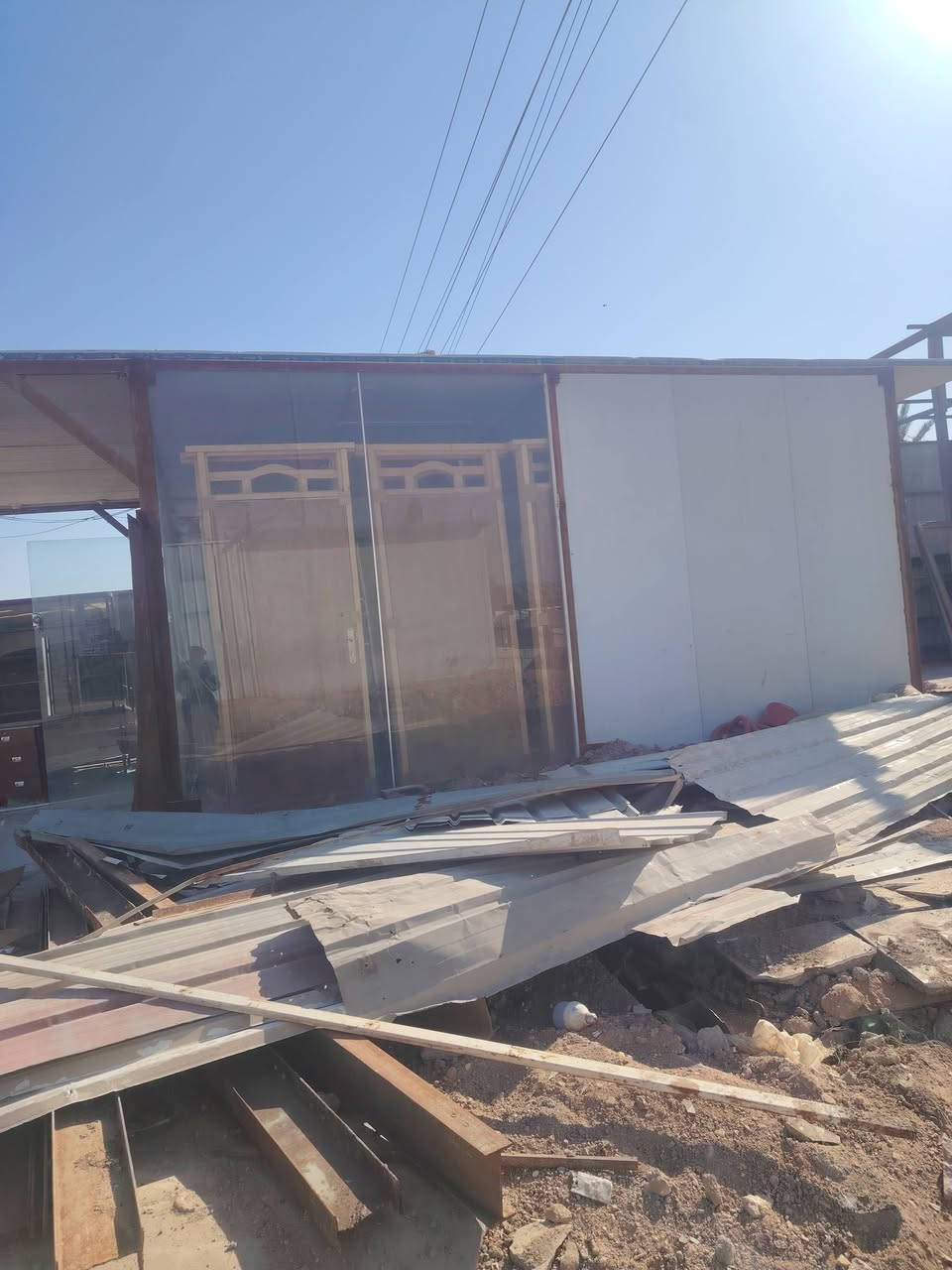 كرفان لللبيع كامل مع الواجهه جام قياس خمسه متر في خمسه متر السعر 1250
مكلف بالنشر الاتصال علئ الرقم ***********@
