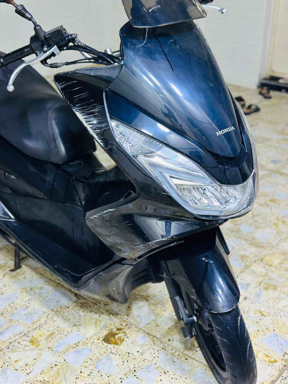 السلام عليكم دراجه pcx جيل الثاني  للبيع ماشيه 39 دراجه كامله مكمله ما عدى ضربه بسيطه بالكفر لامامي محرك مكفول وع الفحص كهربائيات كامله وشغاله  السعر 13 وبيها مجال بسيط للأستفسار *********** اتصال فقط ماكو خاص بغداد, العراق
